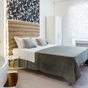 Atena Rooms
